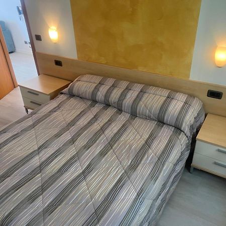 Residence Villa Al Lido เบรนโซเน ซูล การ์ดา ภายนอก รูปภาพ