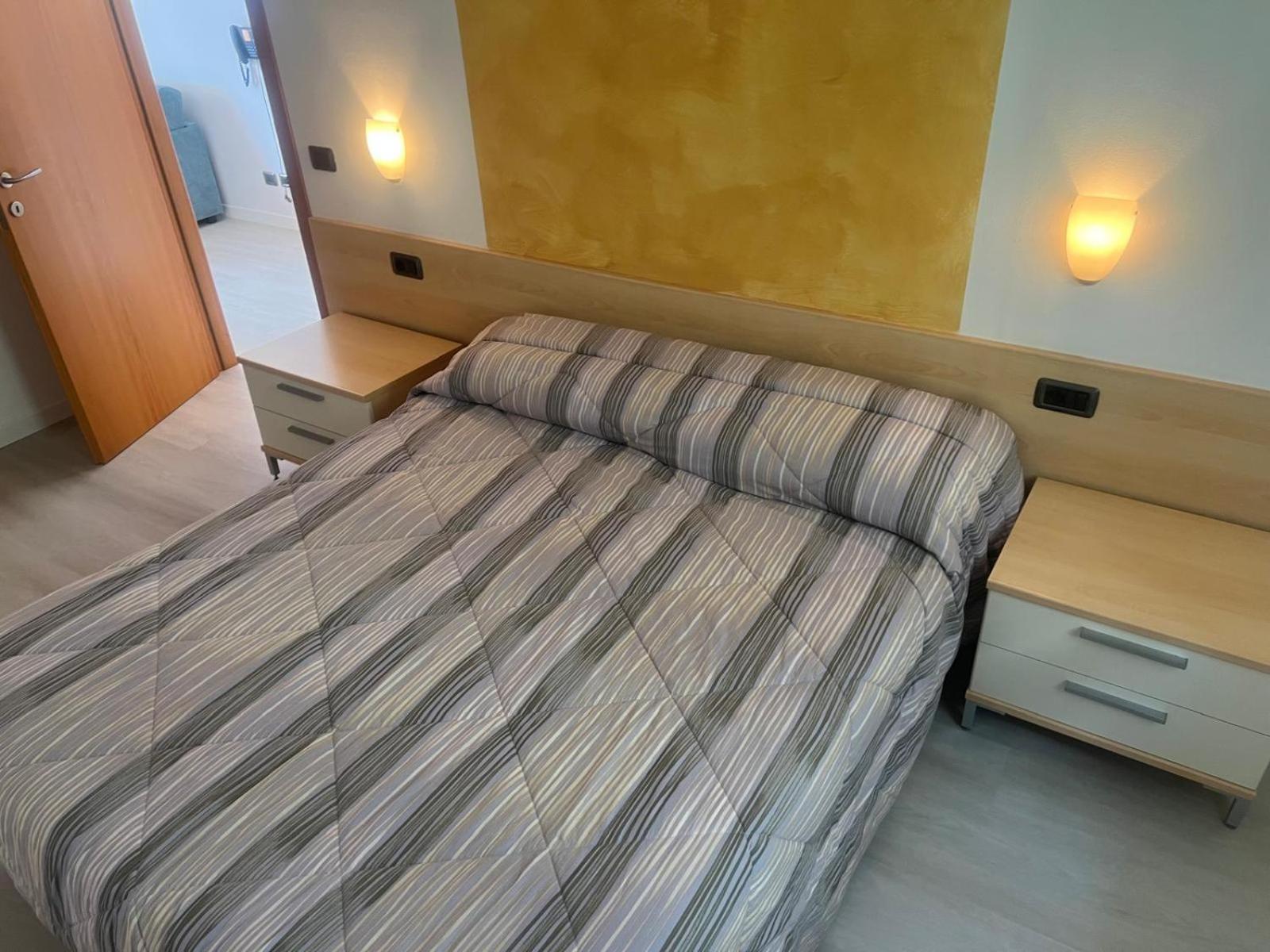 Residence Villa Al Lido เบรนโซเน ซูล การ์ดา ภายนอก รูปภาพ